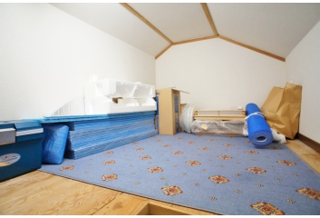広々とした小屋裏収納
