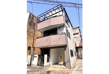 1998年9月建築　鉄骨造3階建　3LDK　全居室収納有り