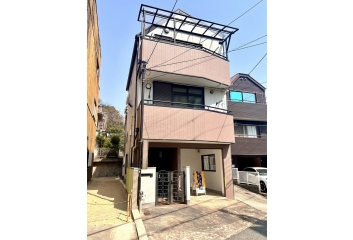 1998年9月建築　鉄骨造3階建　3LDK　全居室収納有り