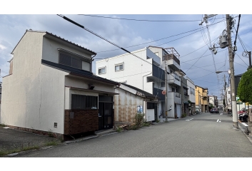 前面道路含む外観