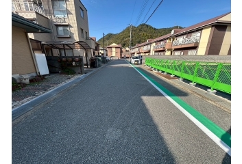 前面道路約6ｍ！お車をお持ちの方も安心です♪